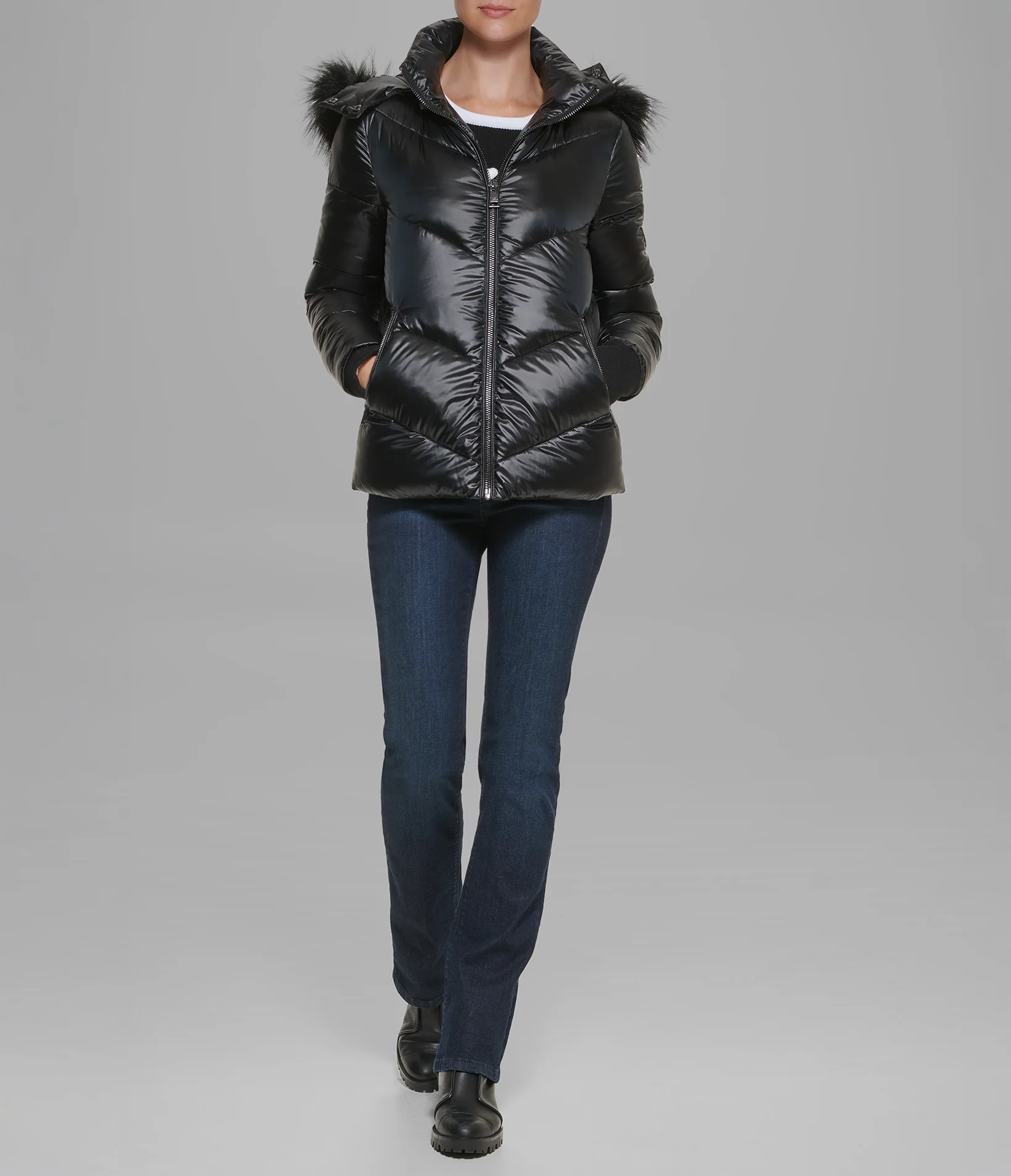 APRES SKI SHORT CHEVRON PUFFER