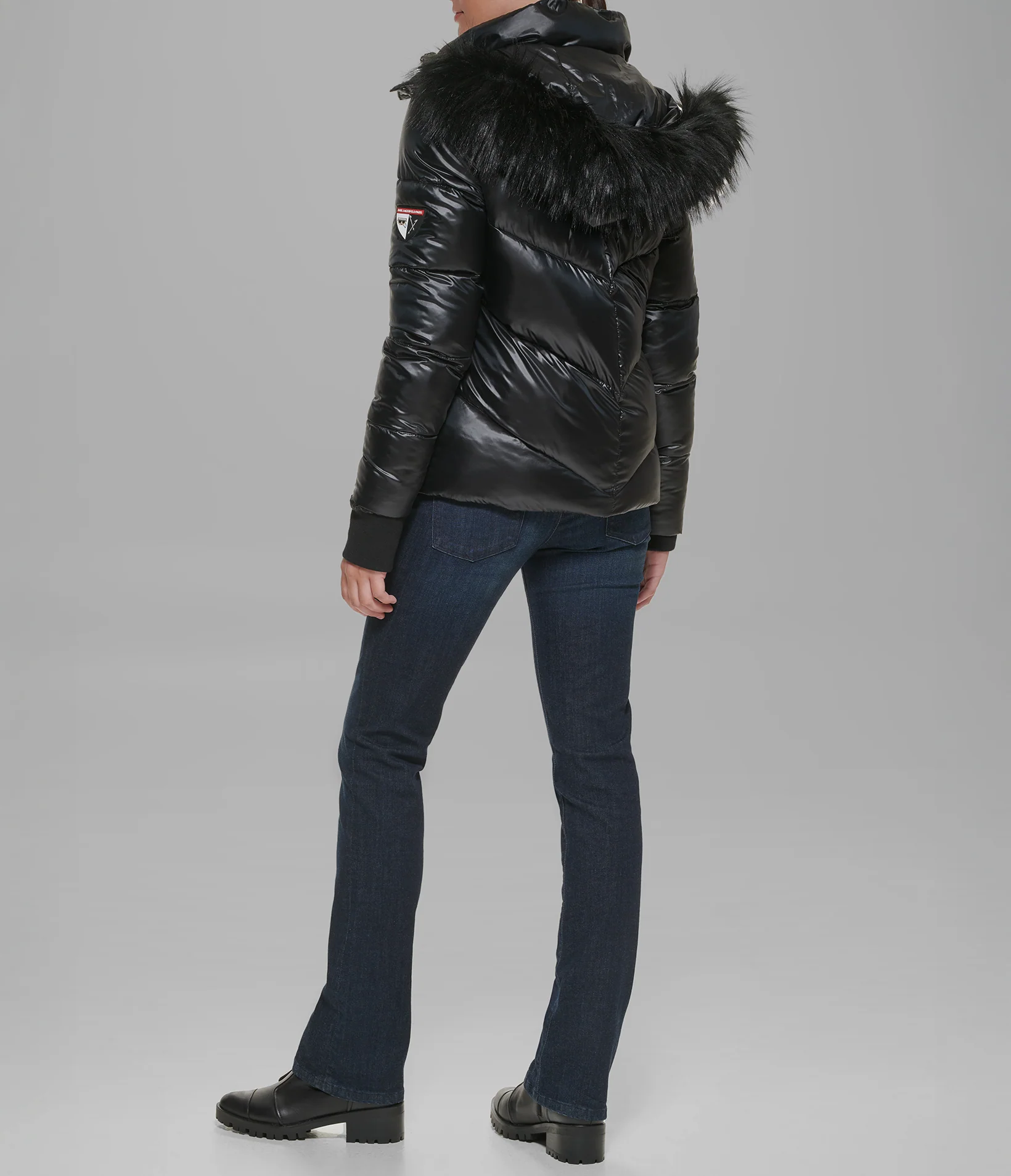 APRES SKI SHORT CHEVRON PUFFER